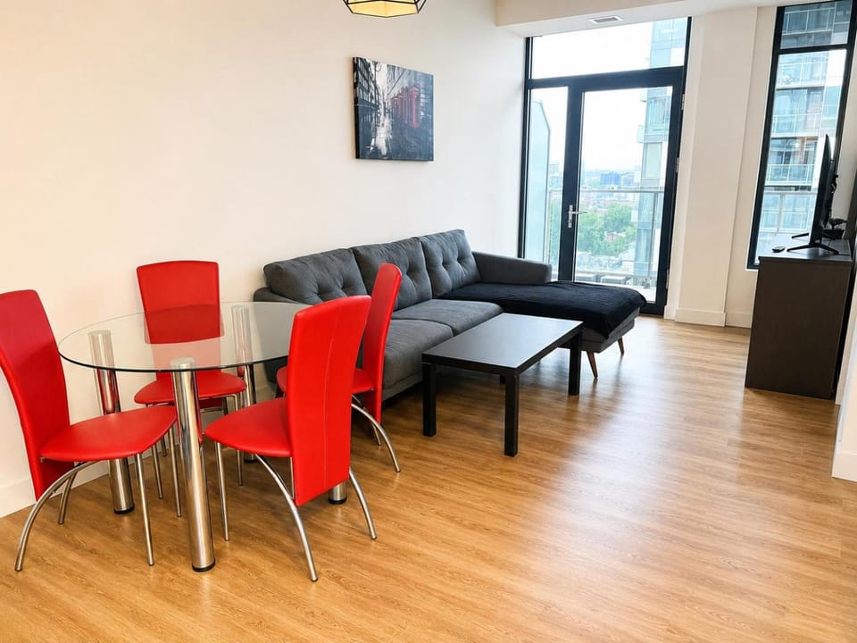 Appartement in Downtown with private parking Apartment in Laval