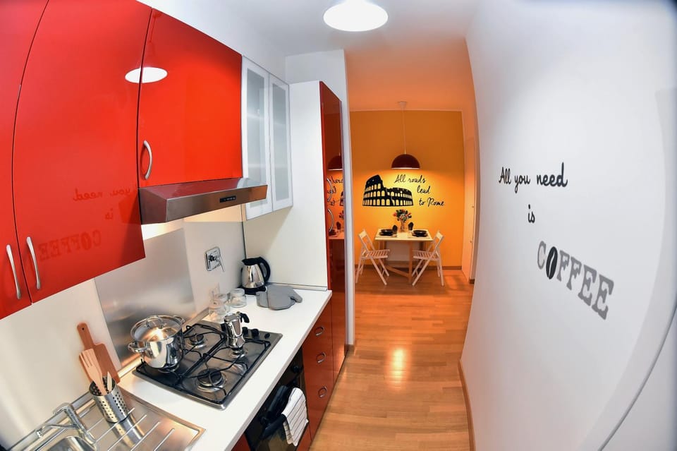 Coffee/tea facilities, Kitchen or kitchenette, Dining area
