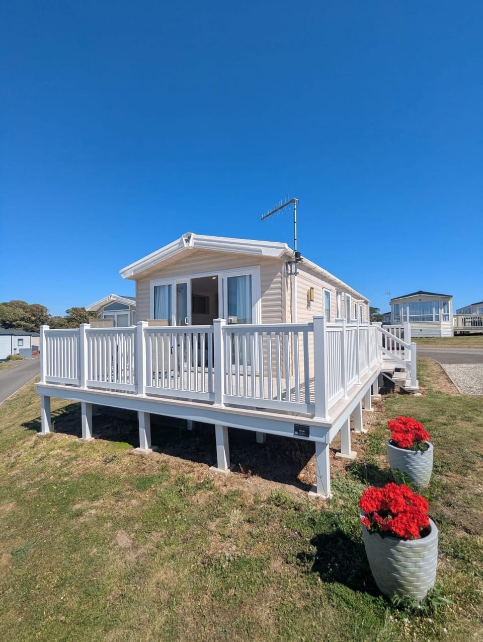 Property building, Patio, Balcony/Terrace