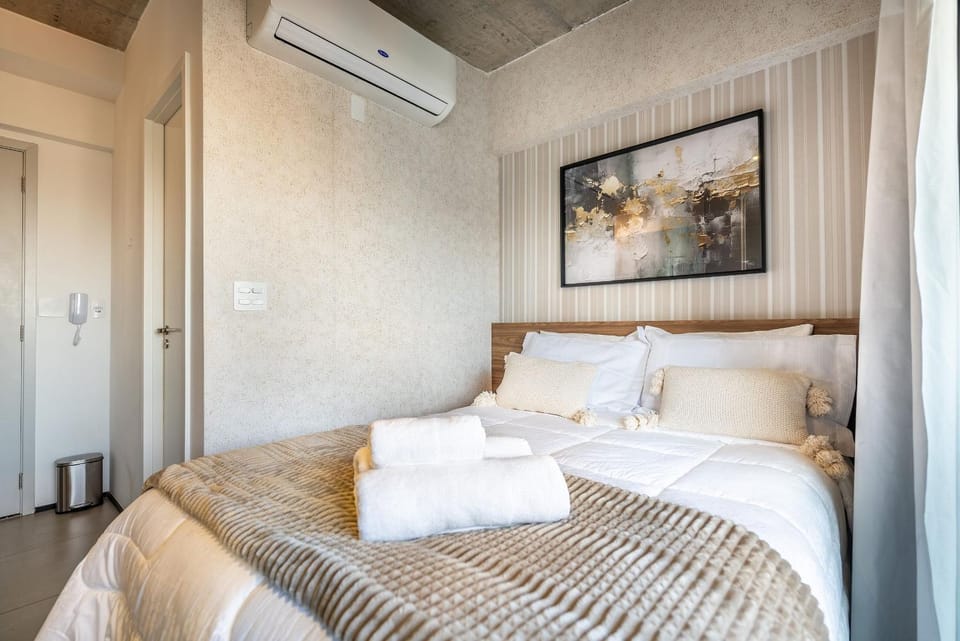 Bed, Photo of the whole room, Bedroom, air conditioner