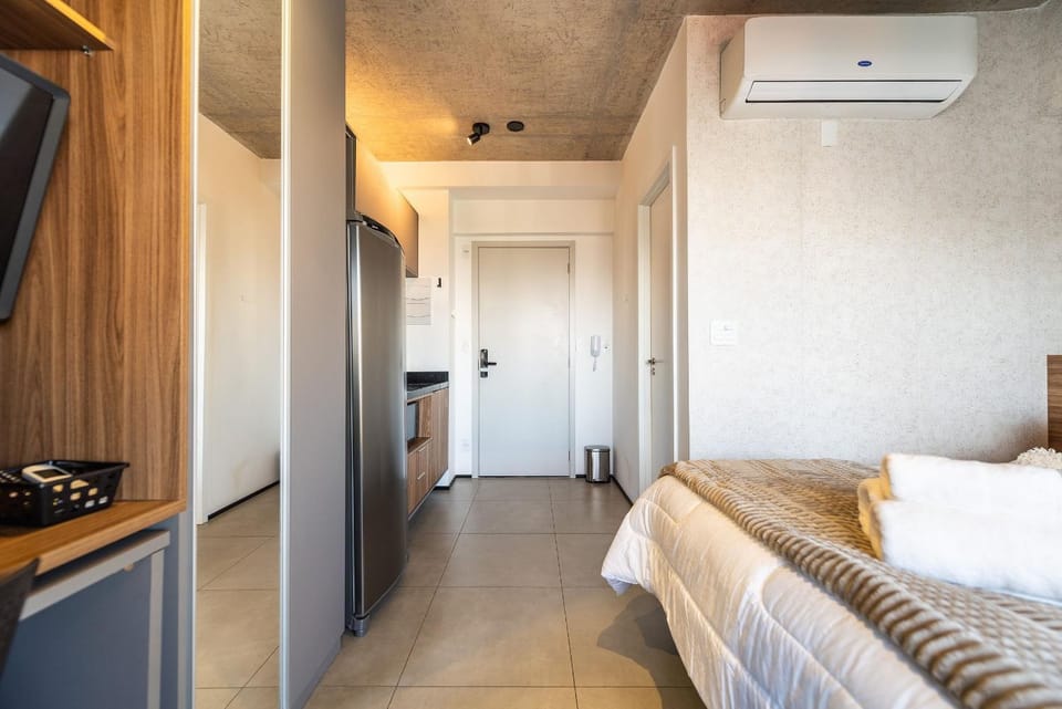 Bed, TV and multimedia, Photo of the whole room, Bedroom, wardrobe, air conditioner