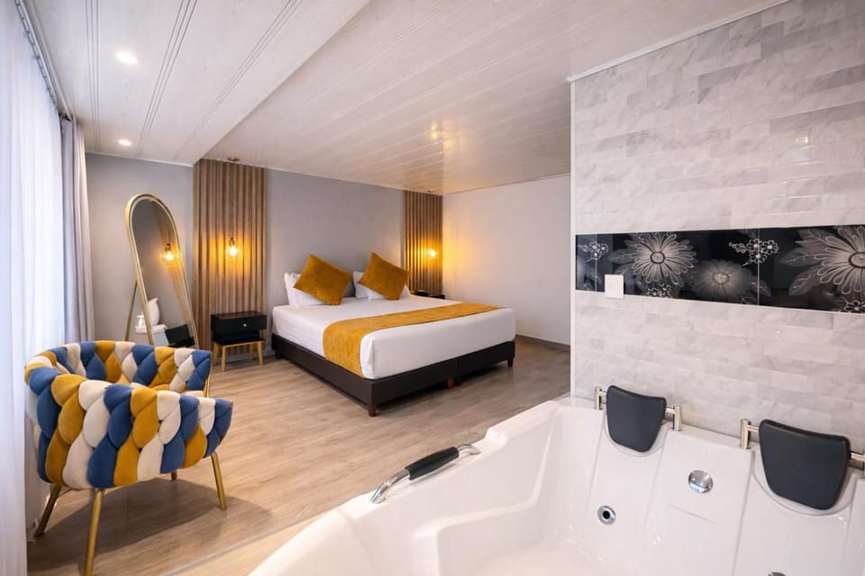 Bed, Hot Tub, Bedroom, Bath, VIP
