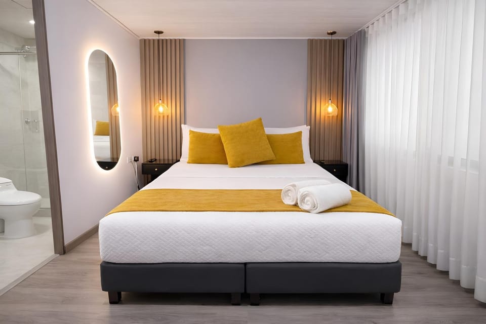 Bed, Bathroom, Photo of the whole room, Decorative detail, Bedroom, towels