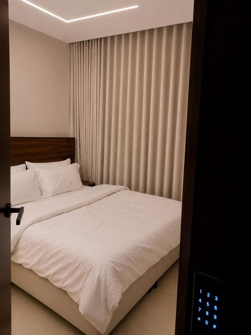 غرفة وصالة مودرن باطلالة الدايري الشمالي وموقف خاص Apartment in Riyadh