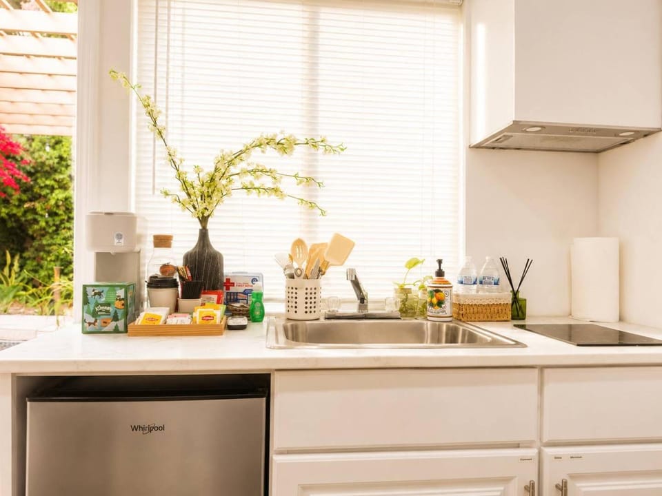 Tiny Studio in Orange Garden House in Mar Vista