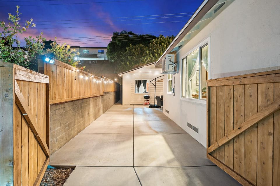 Entire Private Home with 2 King Beds, Gated Yard, 4 Parking, Ranch-Style, Available Now House in La Mesa