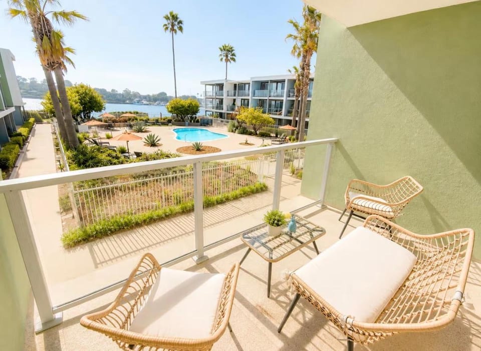 Breakwater Apartment in Marina del Rey