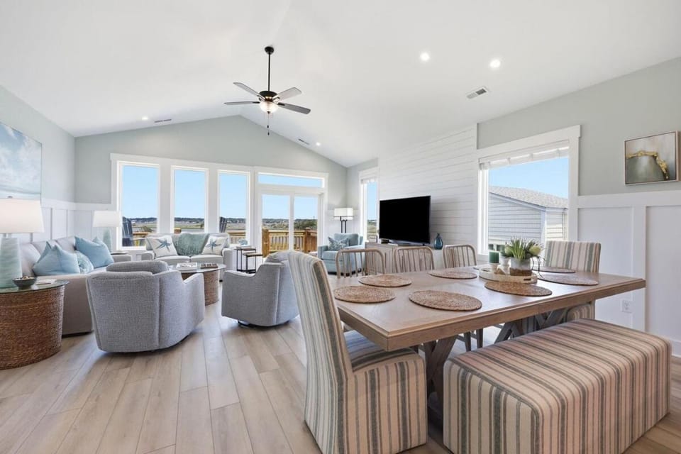 So Much To Sea - Views, Beach Access & Elevator Apartment in Surf City