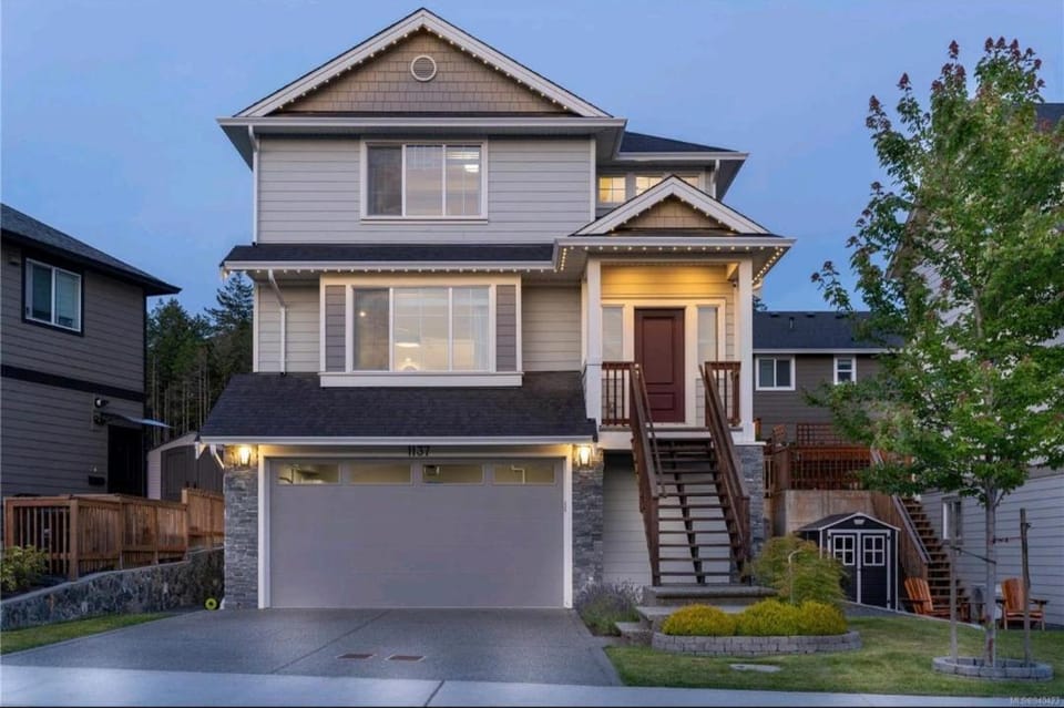 Spacious Private Suite Minutes Away from Ocean,Trails and Stores House in Vancouver Island
