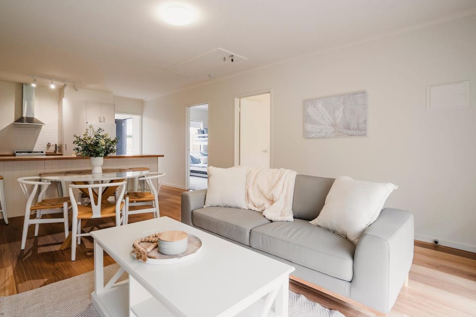 River Grove Retreat Pet Friendly Close to River and Cafes House in Ocean Grove