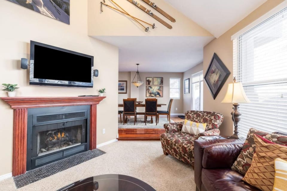 Wasatch Retreat Cottonwood Canyons - Pool Table Ping Pong & Arcade House in Cottonwood Heights
