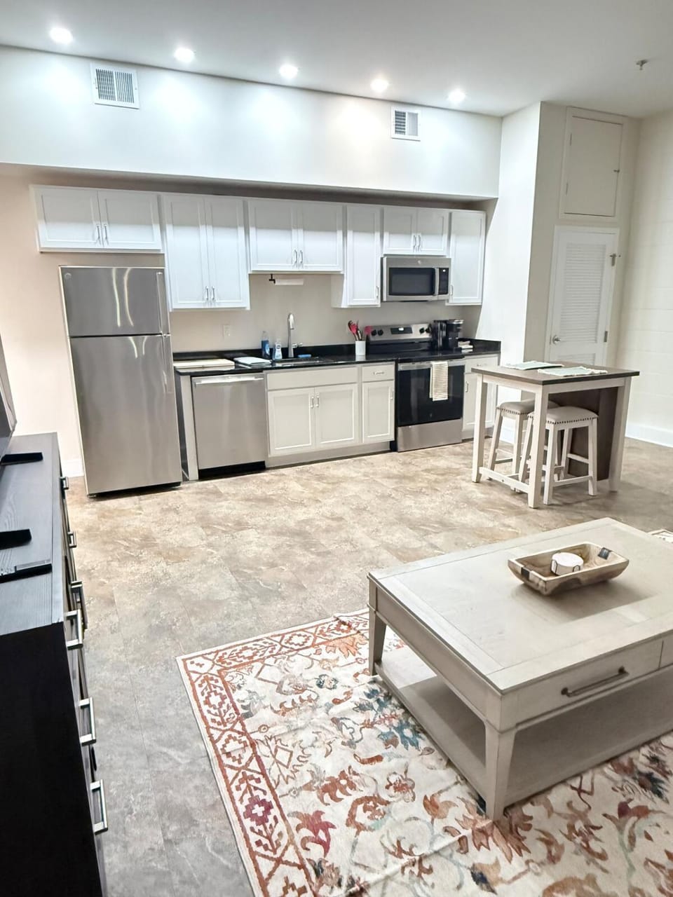 Newly Renovated Studio Apartment in Downtown Roanoke with Free Parking Apartment in Roanoke