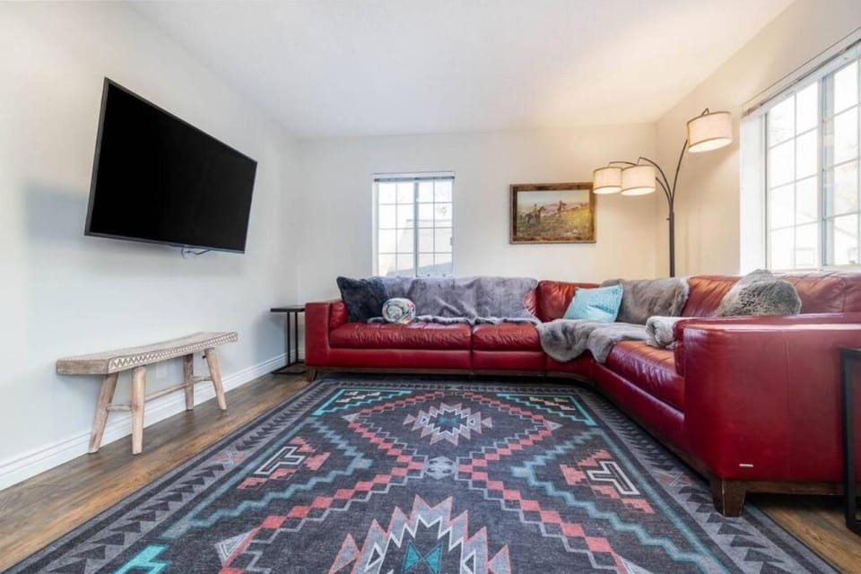 Wasatch Cottonwood Canyons Cottage-HotTub PoolTable Skier's Dream House in Cottonwood Heights