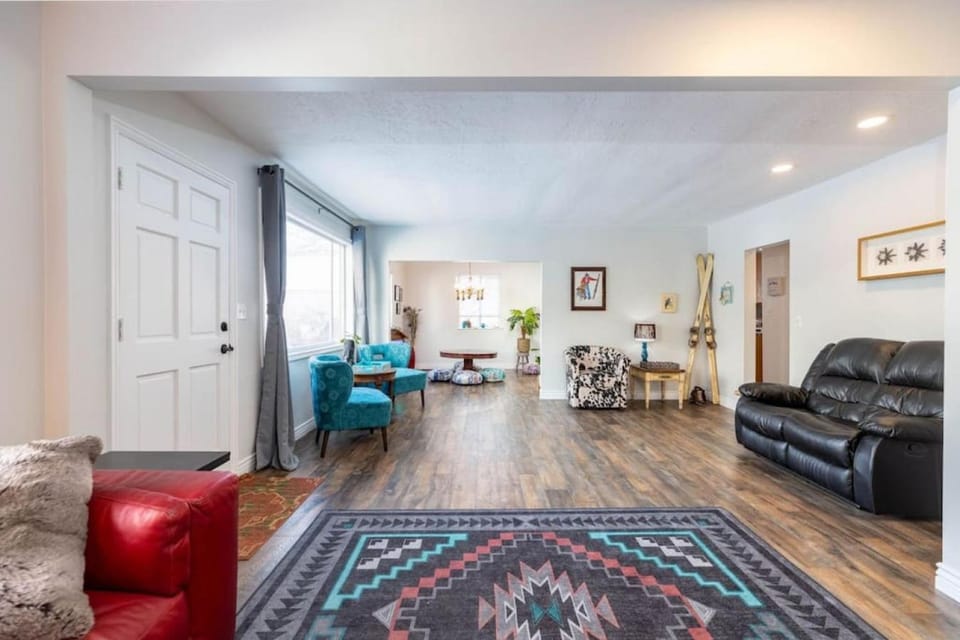 Wasatch Cottonwood Canyons Cottage-HotTub PoolTable Skier's Dream House in Cottonwood Heights