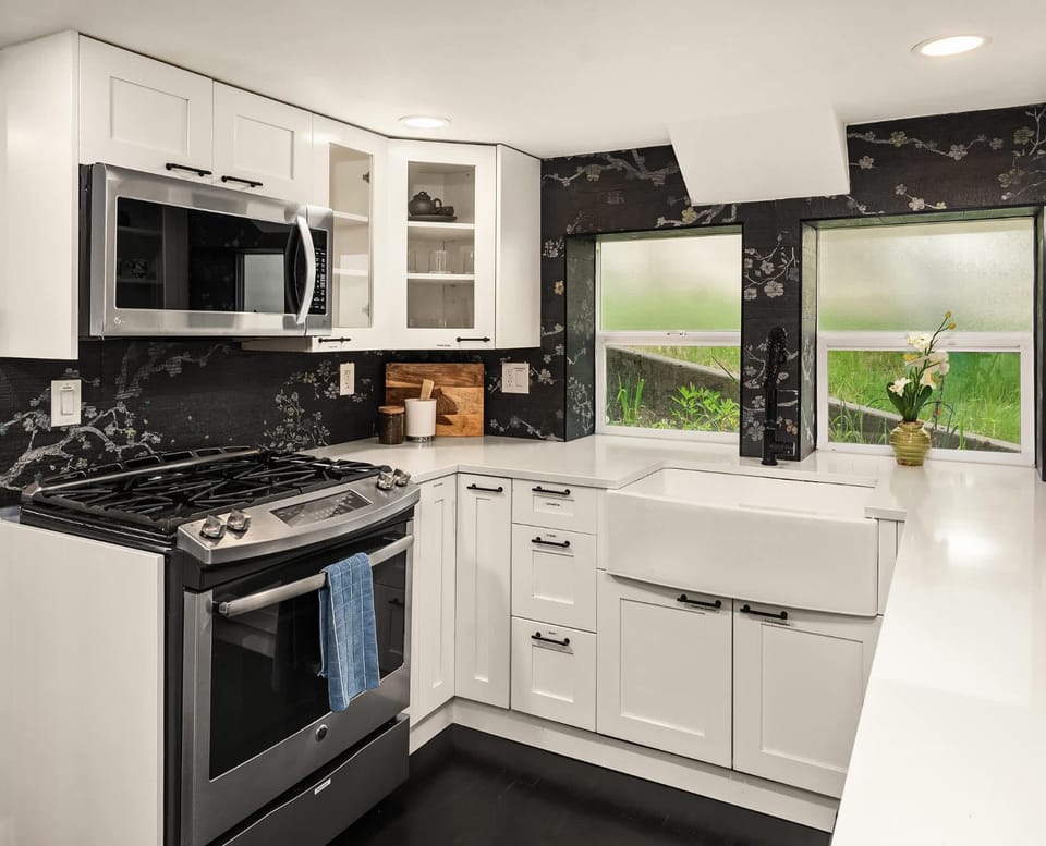 Lakefront cottage with AC House in Federal Way