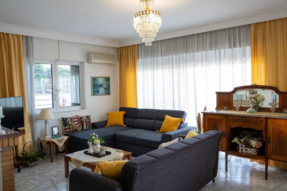 Living room, Seating area