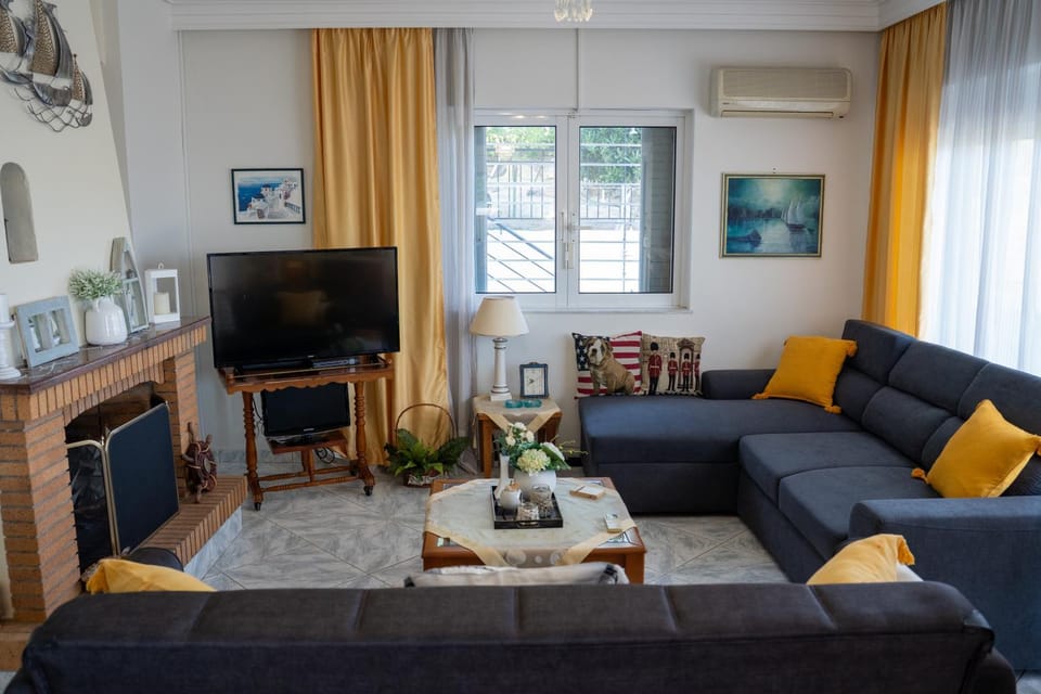 TV and multimedia, Living room, Seating area