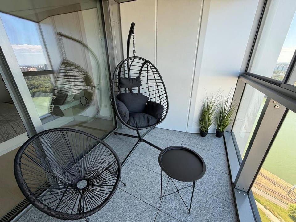 Eurovea Tower 22 - Danube & Castle View Apartment in Bratislava