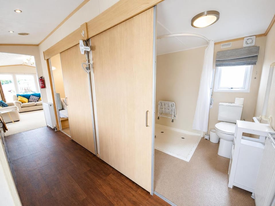 Shower, Toilet, Bathroom, Living room, Photo of the whole room