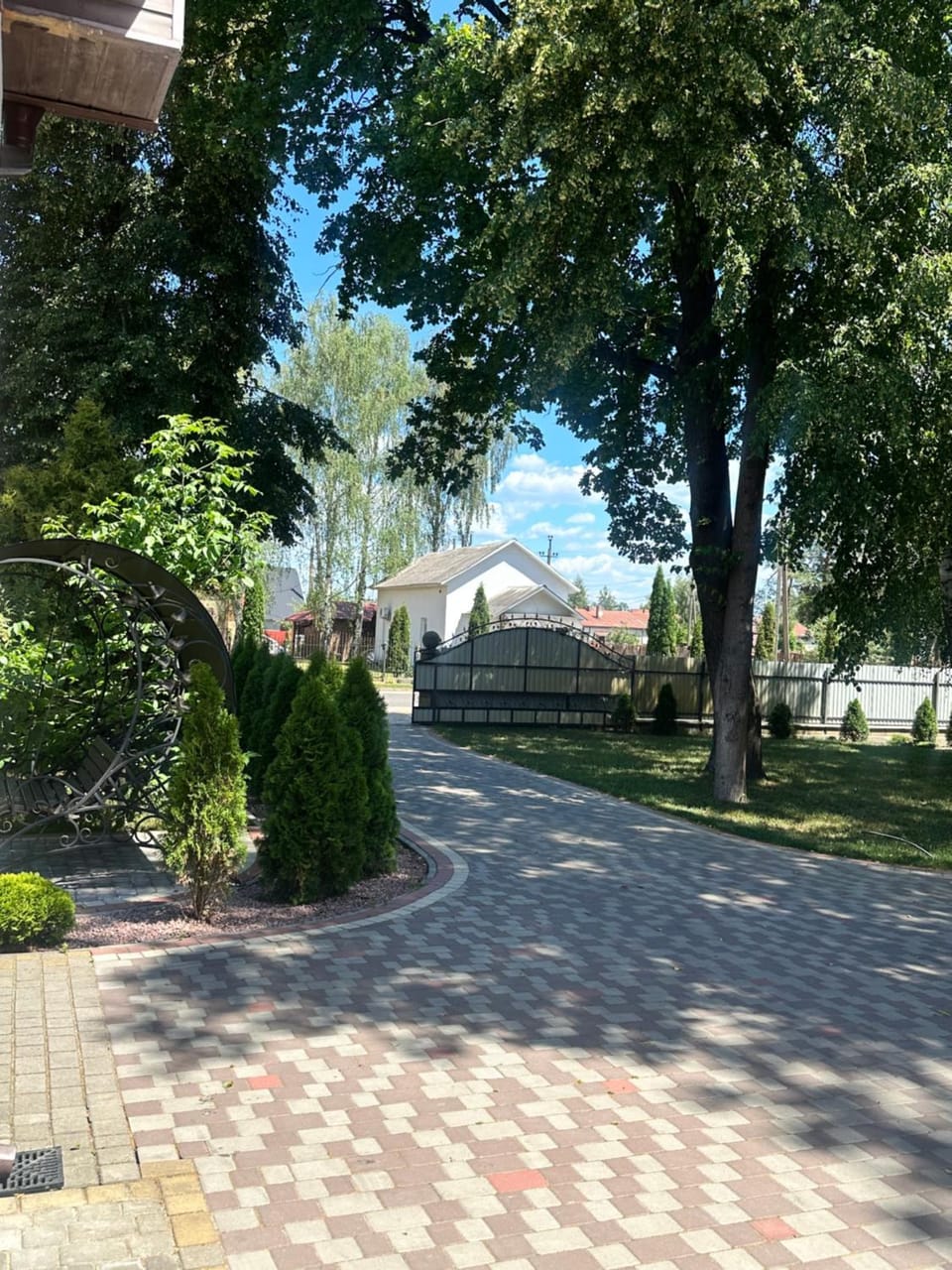 Білий птаха Apartment in Ukraine