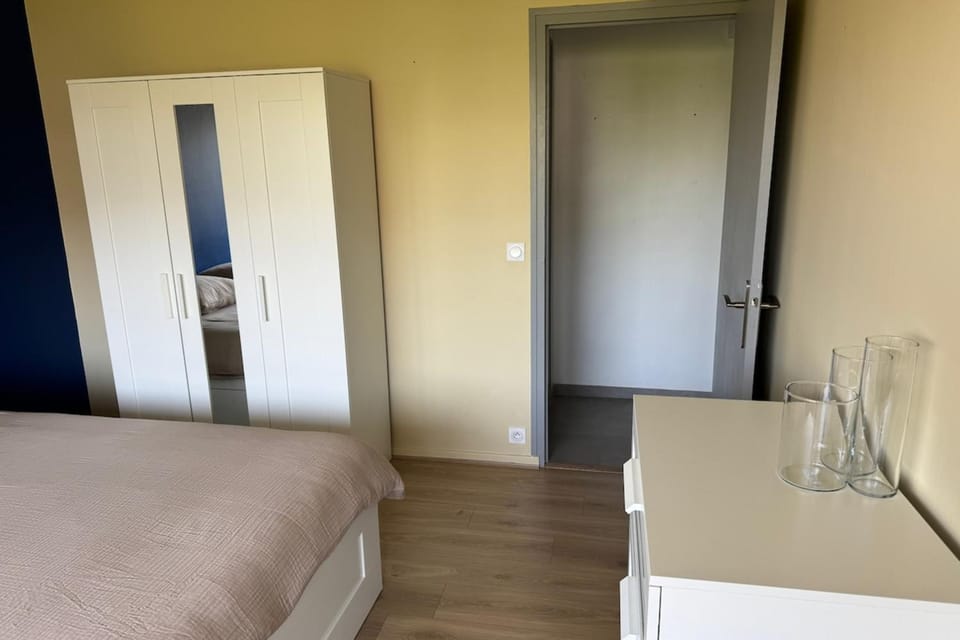 Bedroom, wardrobe