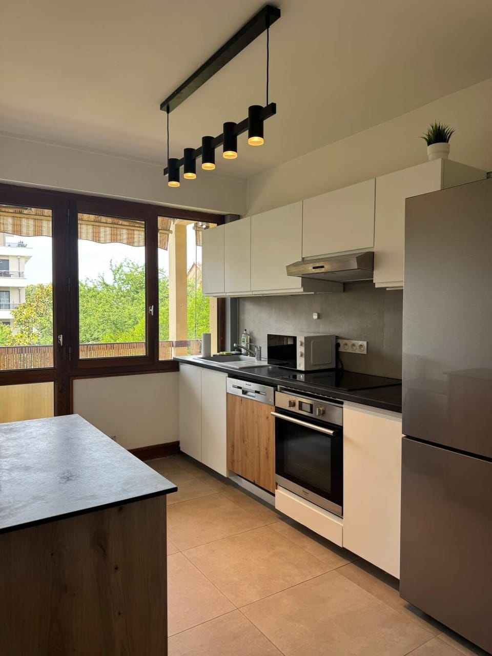 Kitchen or kitchenette, dishwasher
