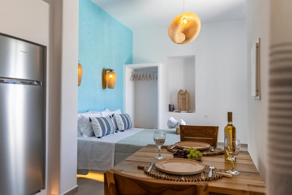 Kitchen or kitchenette, Photo of the whole room, Dining area, Bedroom