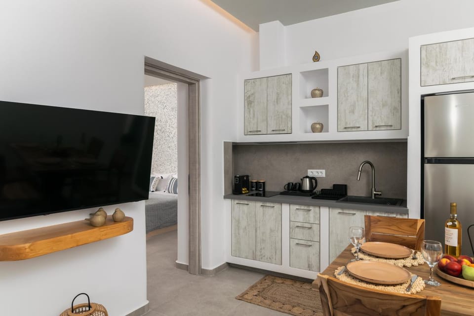 Dining area, kitchen