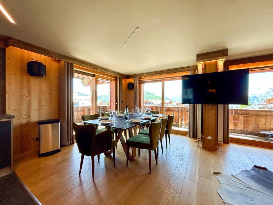 View (from property/room), Balcony/Terrace, Dining area