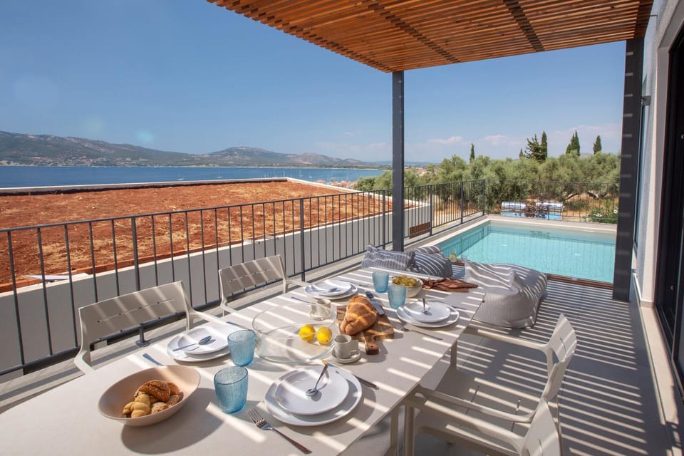 Food and drinks, Pool view, Sea view, Swimming pool