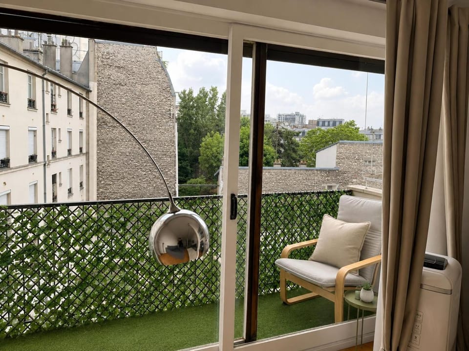 Patio, Day, View (from property/room), Balcony/Terrace, Living room, Seating area
