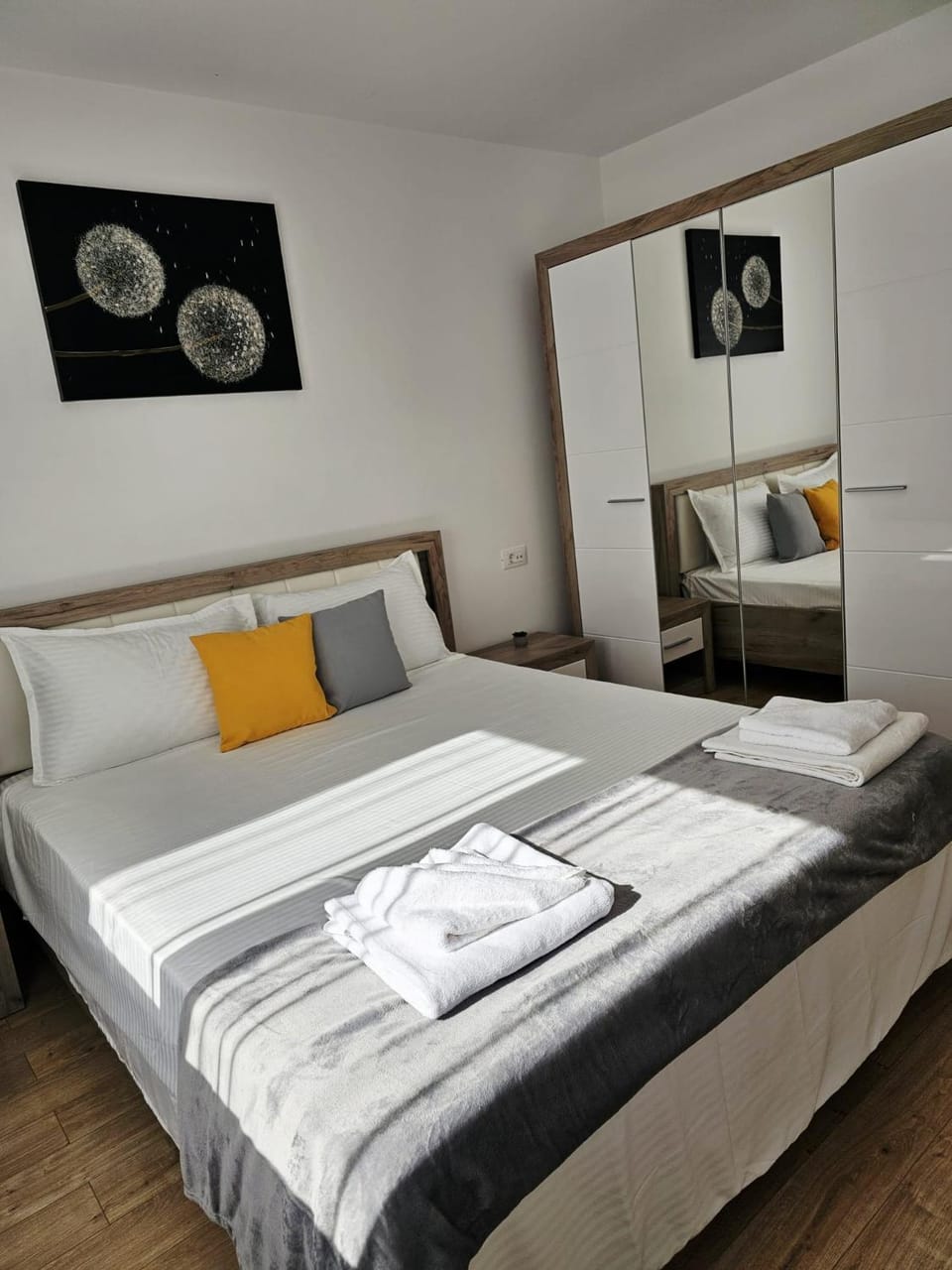 Coresi Apartament Sunflower Apartment in Brasov