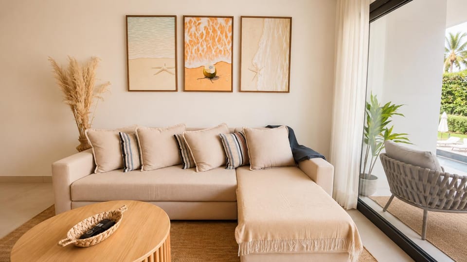Bed, Living room