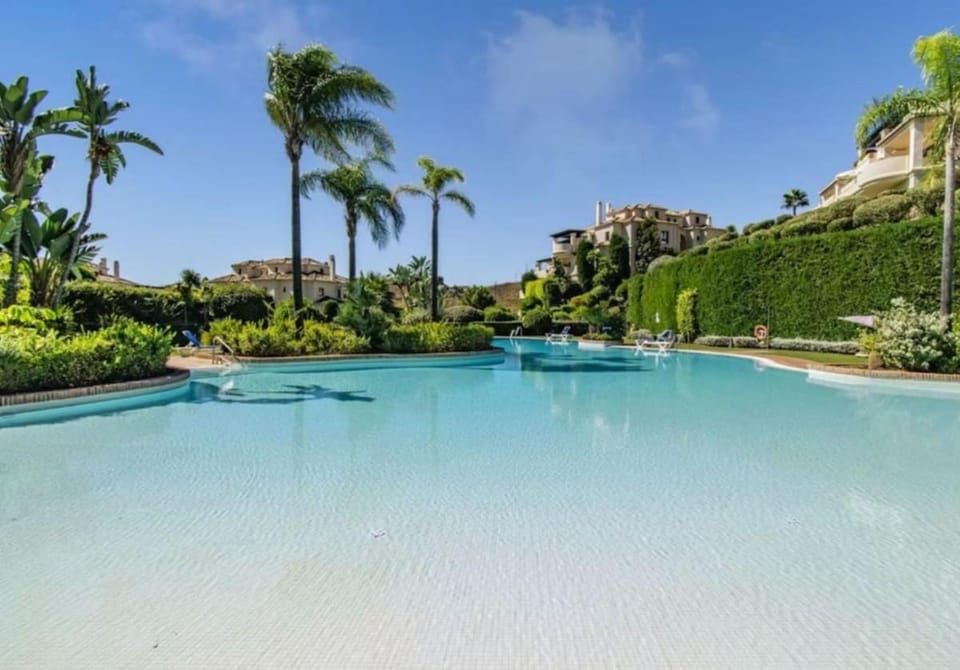 Elegant Apt Capanes del Golf Pool & Security Apartment in Costa del Sol