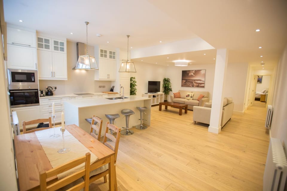 Luxury 2 bed/bath apartment next to Hyde Park Apartment in City of Westminster