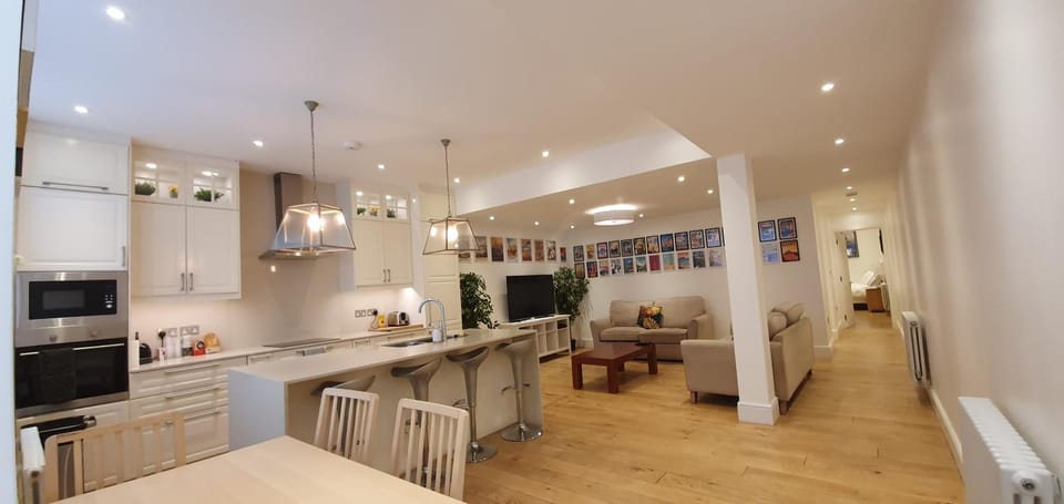 Luxury 2 bed/bath apartment next to Hyde Park Apartment in City of Westminster
