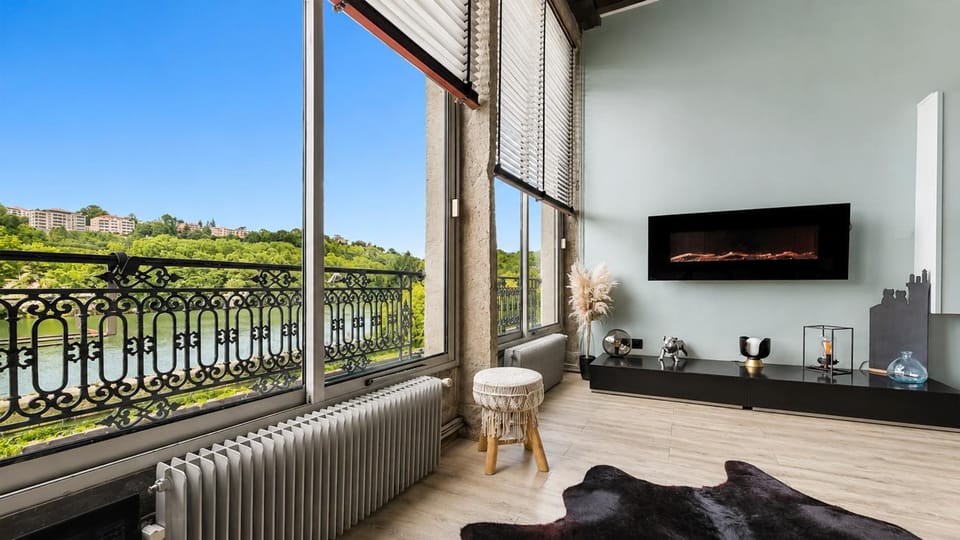 Communal lounge/ TV room, Day, Natural landscape, TV and multimedia, View (from property/room), Balcony/Terrace, Living room, Seating area