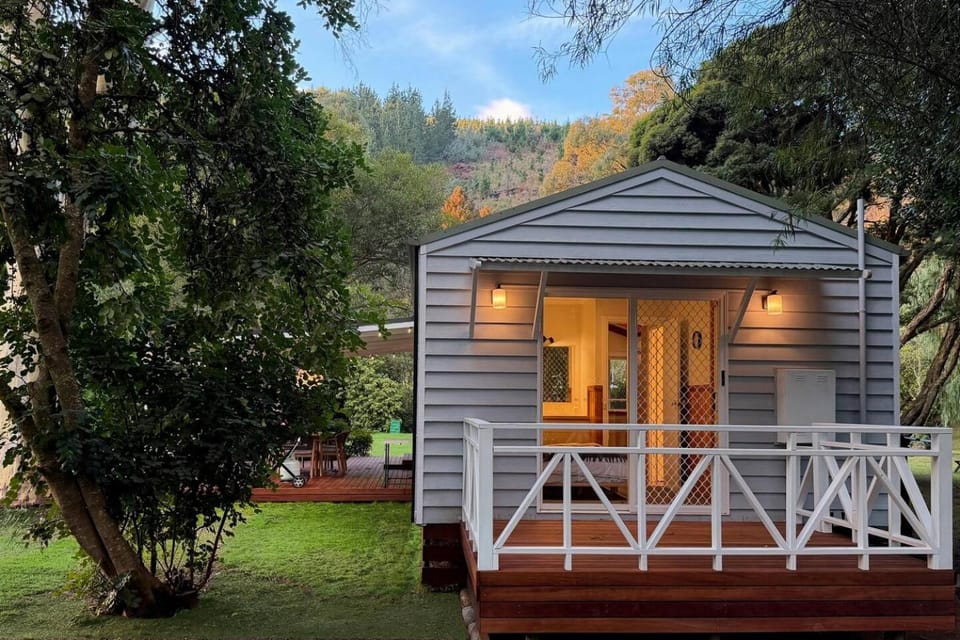 The Banya Place - renovated cabin in Bright Cabin in Porepunkah
