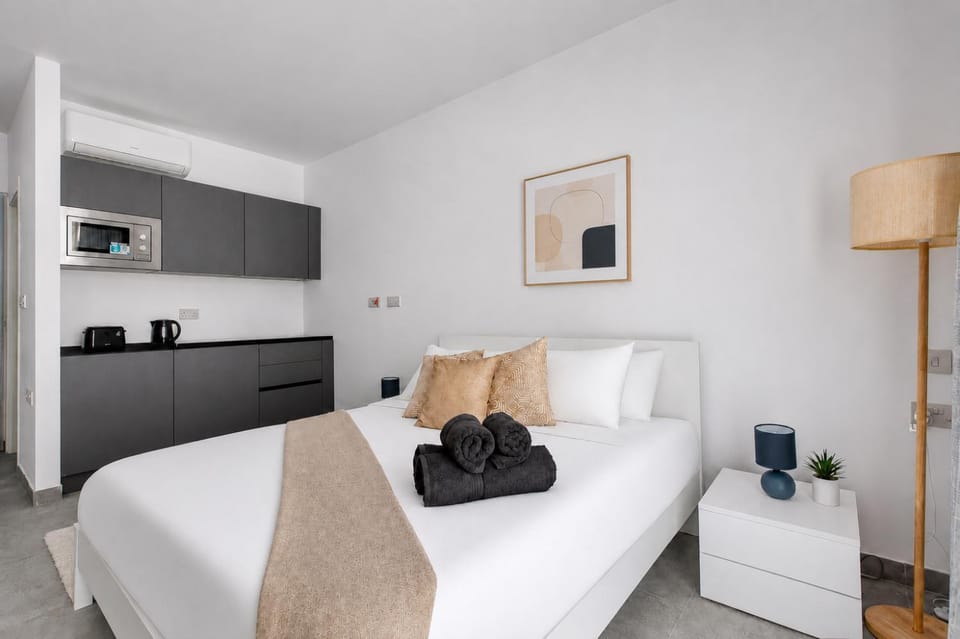 Bed, Kitchen or kitchenette