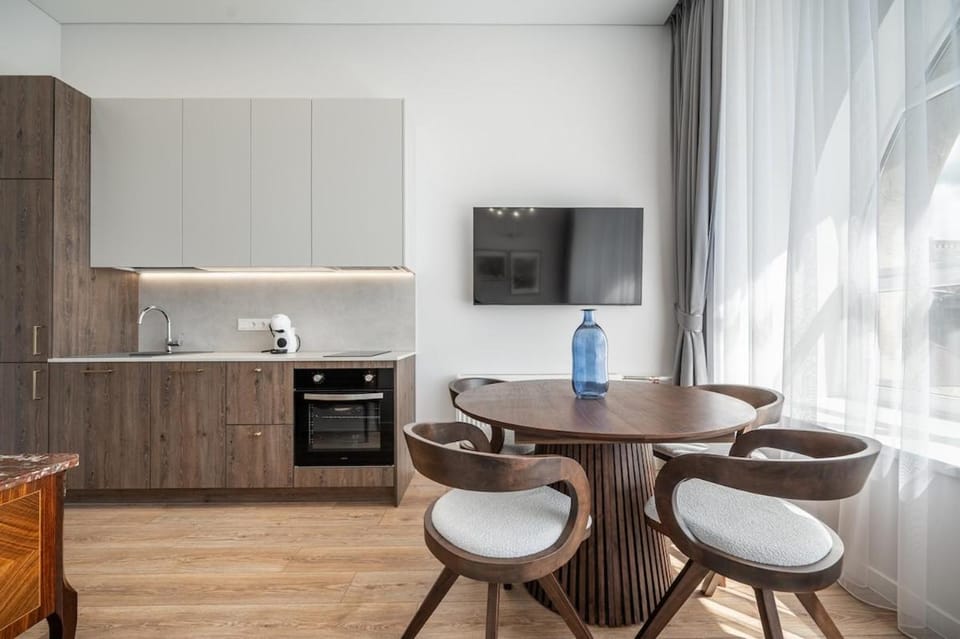 Dining area, kitchen