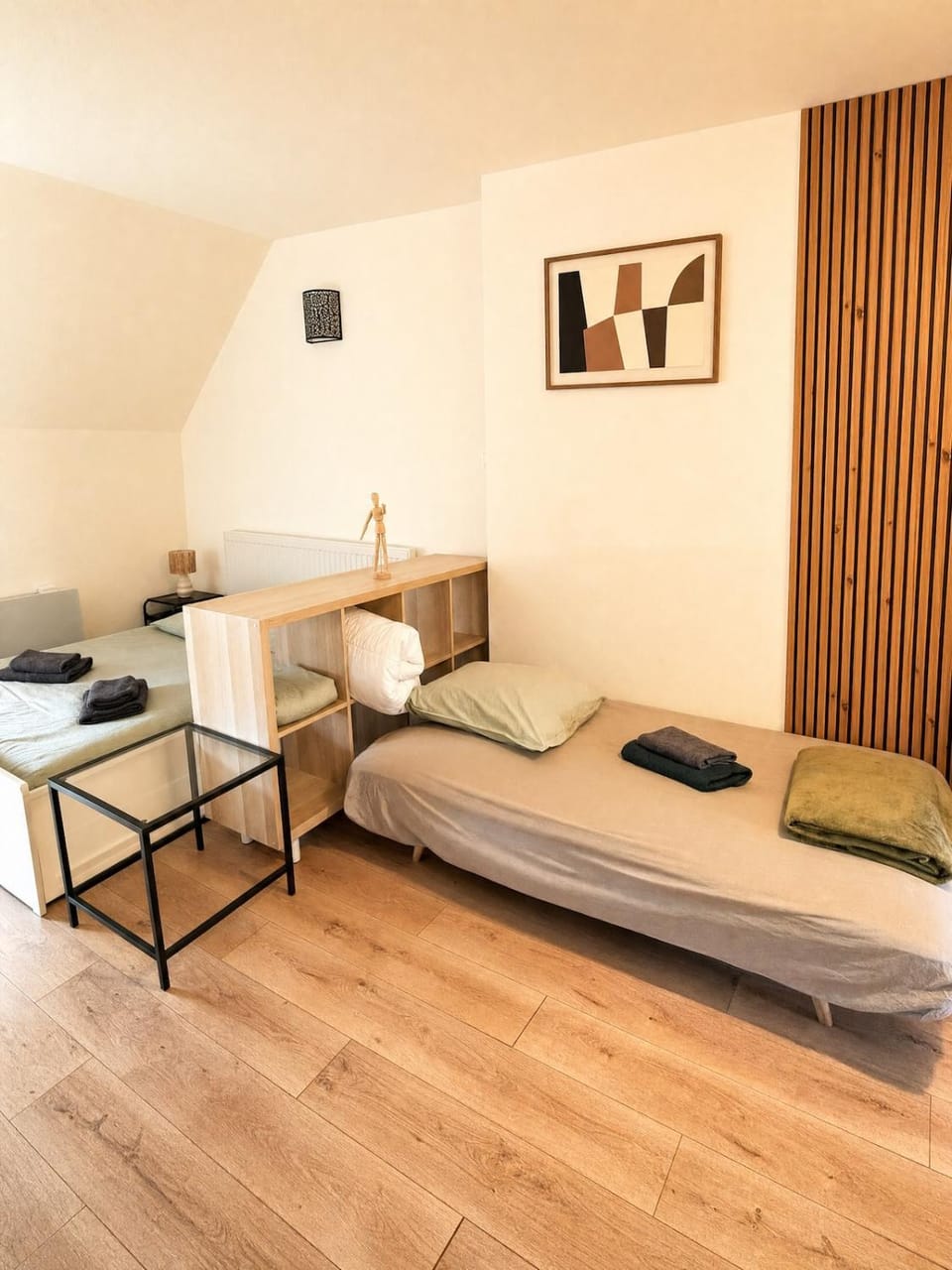 Bed, Living room, Photo of the whole room