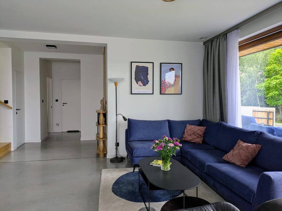 Communal lounge/ TV room, Living room, air conditioner, air conditioner