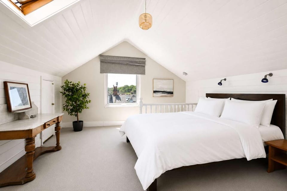 Birchwood House House in London