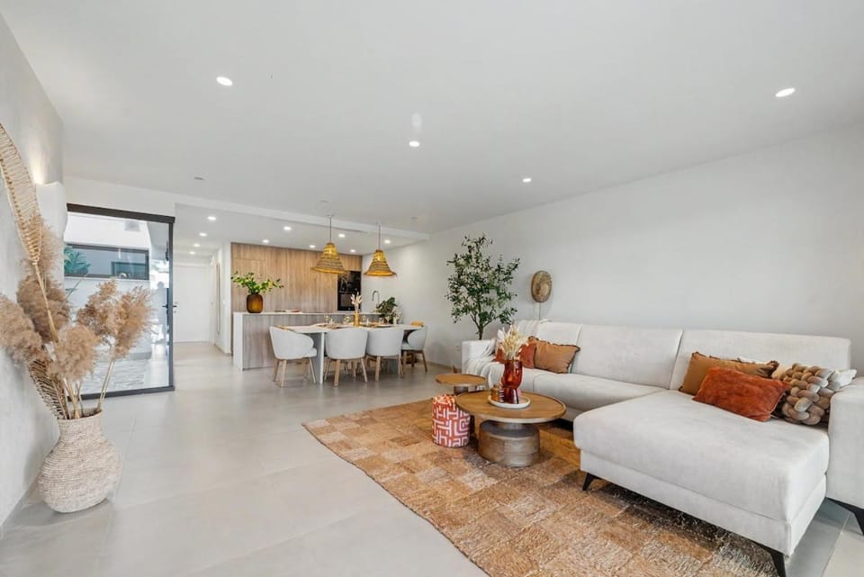 Seating area, Dining area