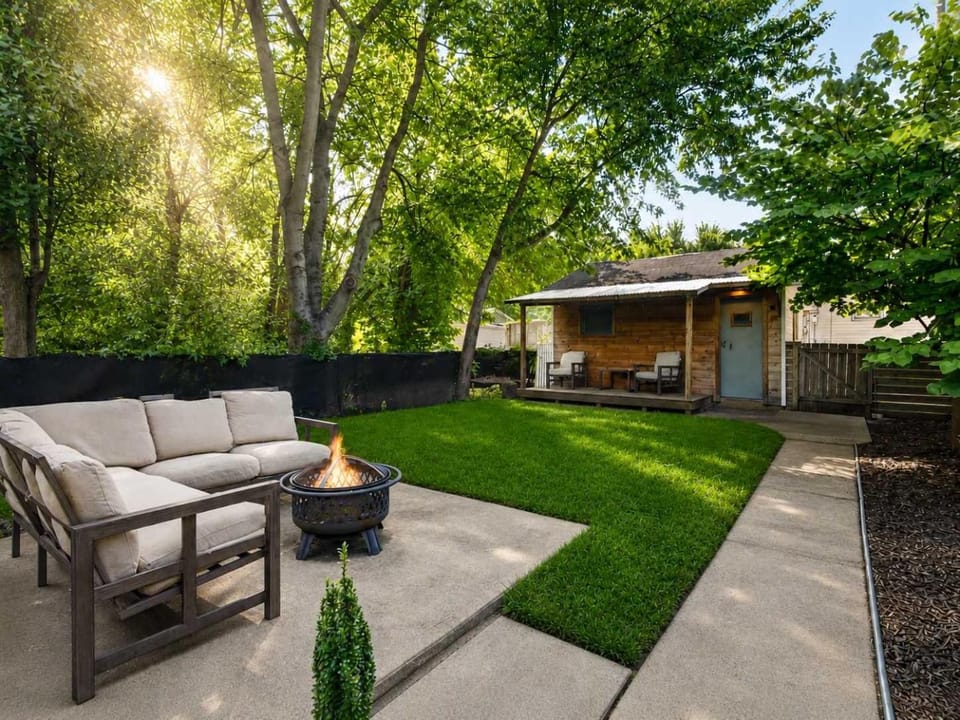 Group-friendly Beechmont retreat with backyard House in Jefferson County