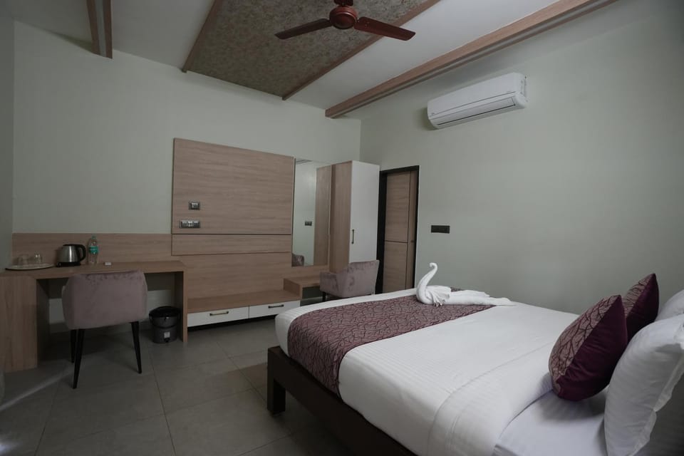 The Vybe Inn - Chennai Trade Centre Hotel in Chennai