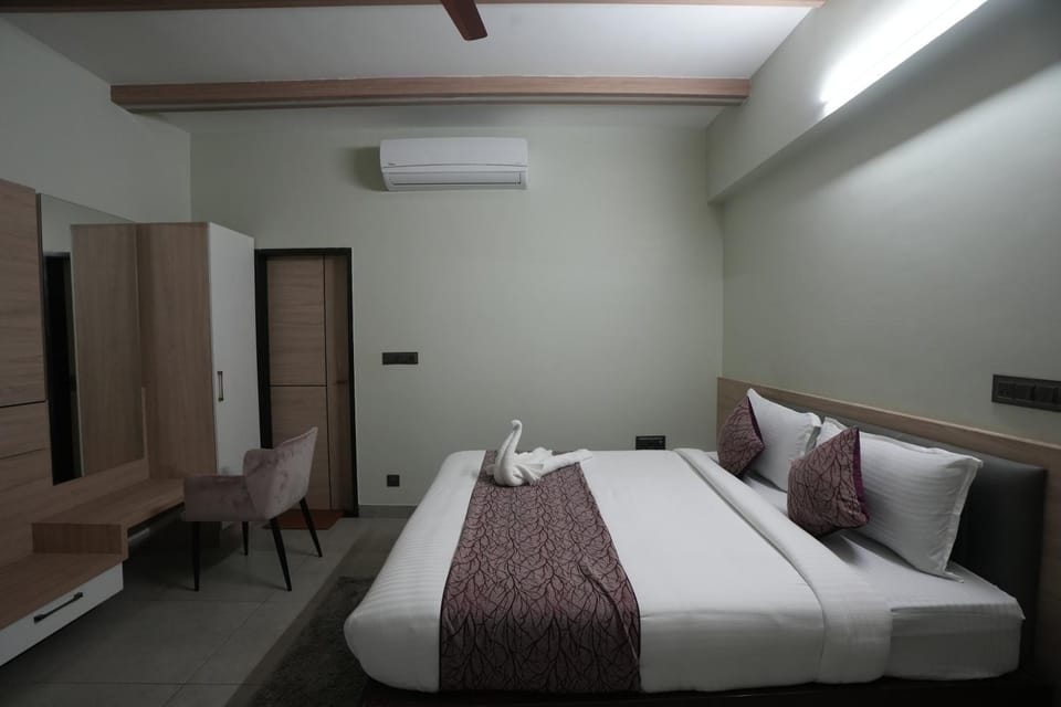The Vybe Inn - Chennai Trade Centre Hotel in Chennai