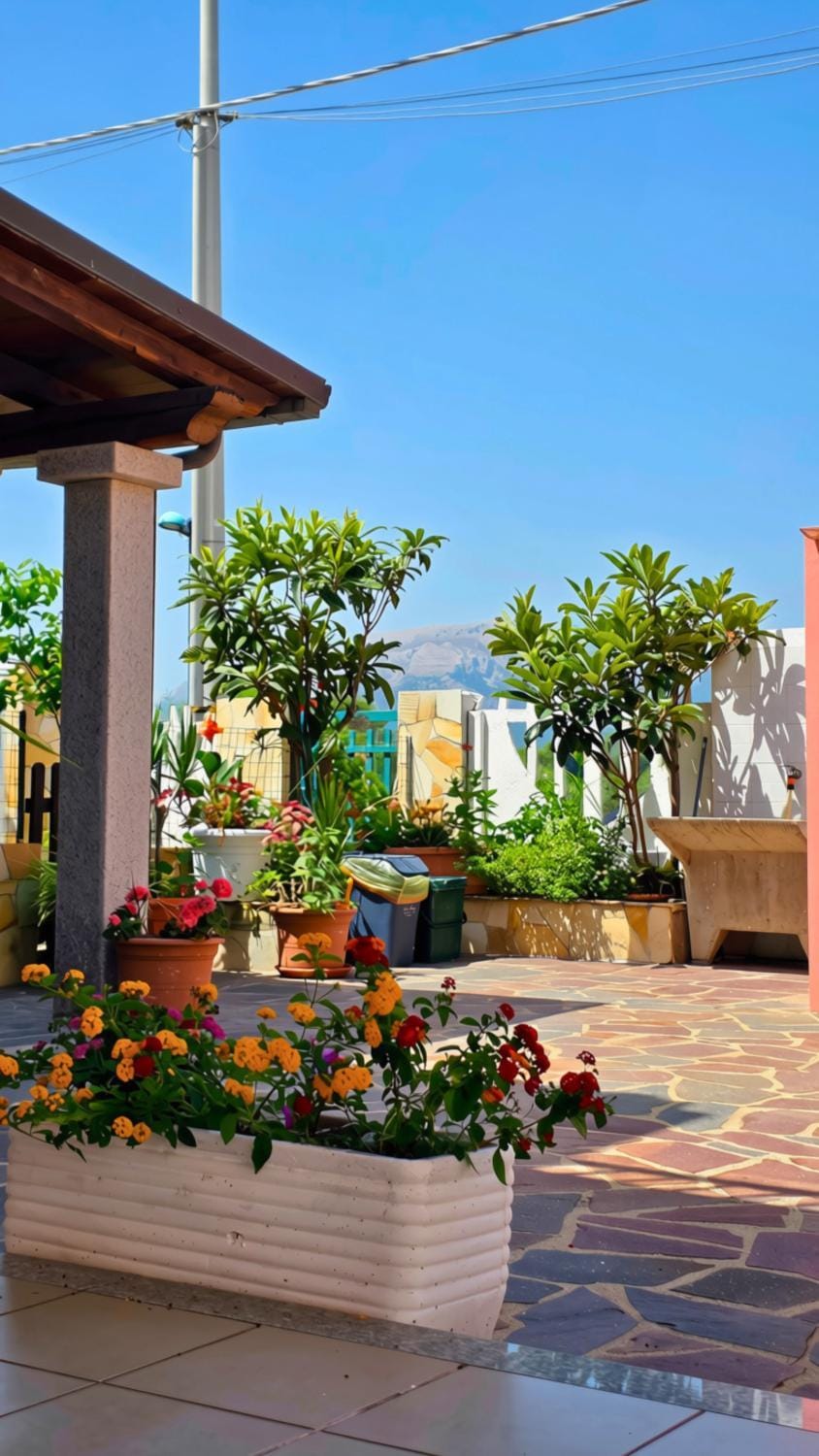 Property building, Day, Garden, Garden view, Location