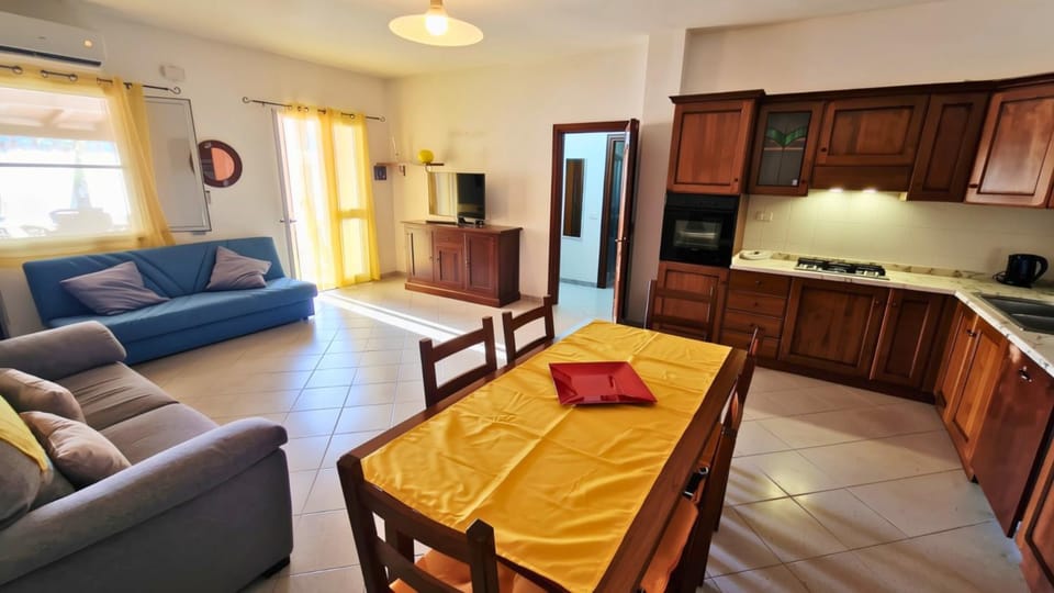 Living room, Seating area, Lunch