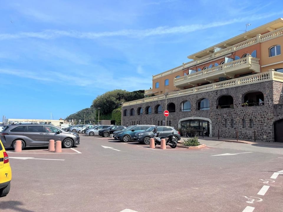 Amazing apartment waterfront Apartment in Mandelieu-La Napoule